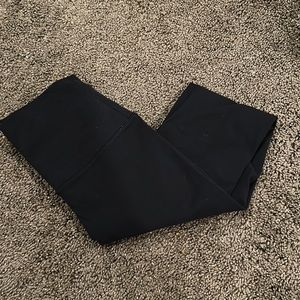 black lululemon leggings size two HOLE IN LEG
